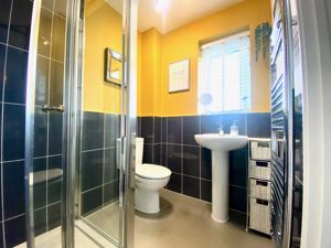 En-Suite - click for photo gallery